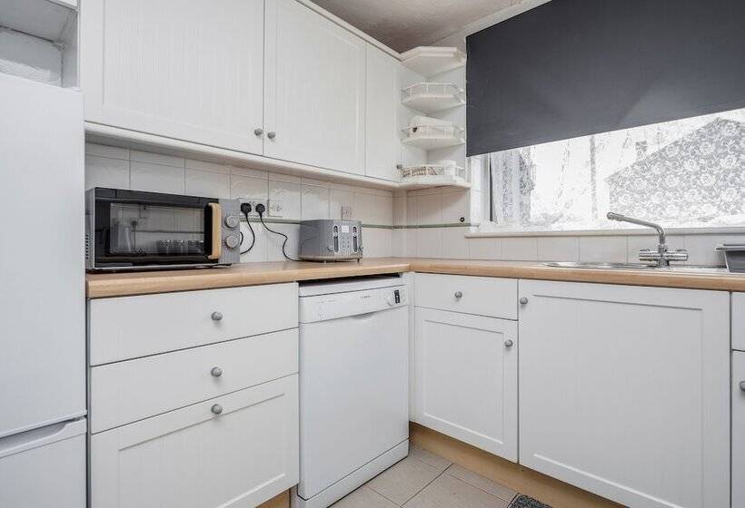 Резиденция Tms Spacious 3 Bed House! Tilbury! Free Parking!