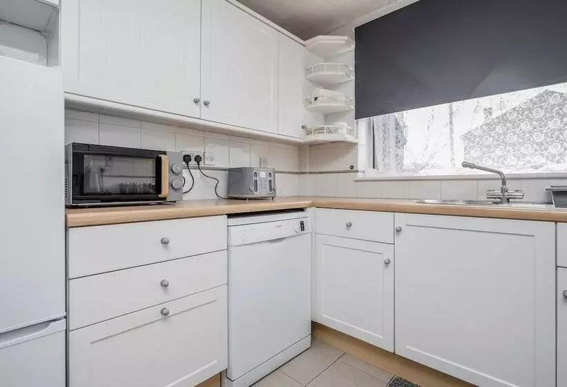 Residenssi Tms Spacious 3 Bed House! Tilbury! Free Parking!