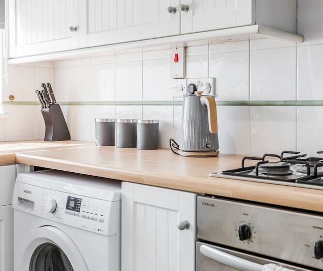 Резиденция Tms Spacious 3 Bed House! Tilbury! Free Parking!