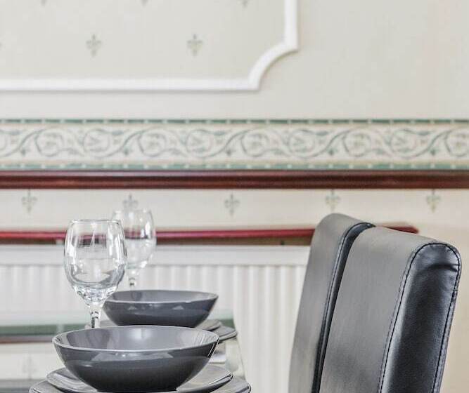 Резиденция Tms Spacious 3 Bed House! Tilbury! Free Parking!