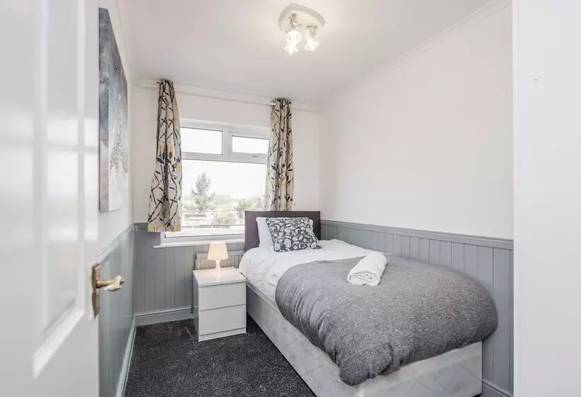 Residenssi Tms Spacious 3 Bed House! Tilbury! Free Parking!