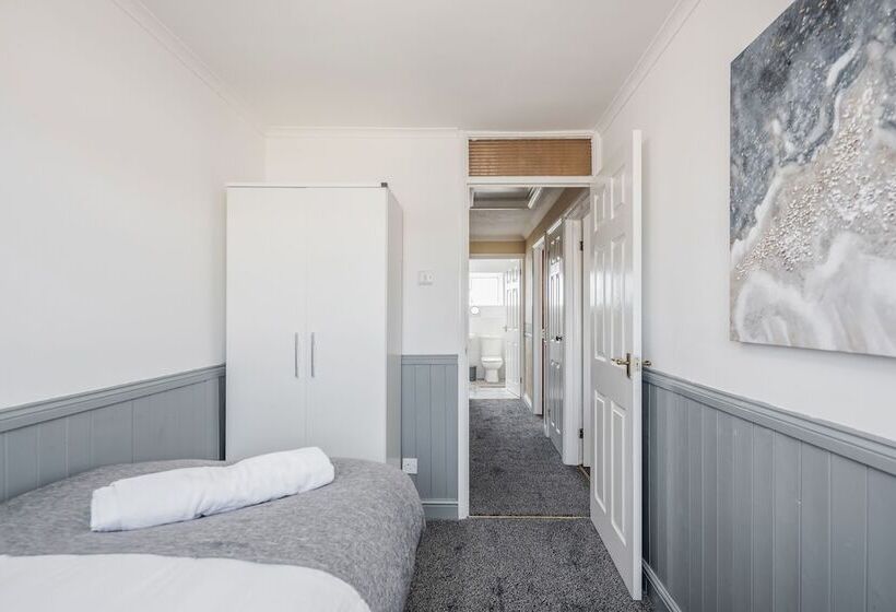 Резиденция Tms Spacious 3 Bed House! Tilbury! Free Parking!