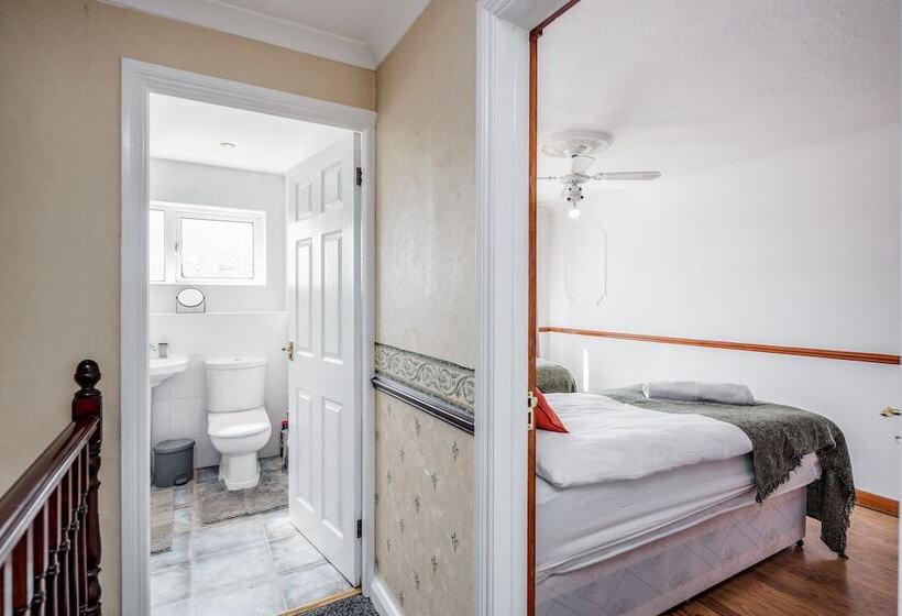 Резиденция Tms Spacious 3 Bed House! Tilbury! Free Parking!