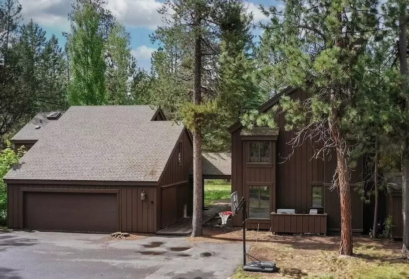 Skylight By Avantstay Elevated Mountain Home W/ Hot Tub, Billiards, Large Patio