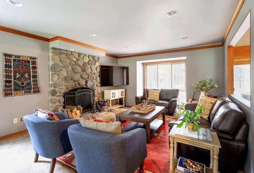 Skylight By Avantstay Elevated Mountain Home W/ Hot Tub, Billiards, Large Patio