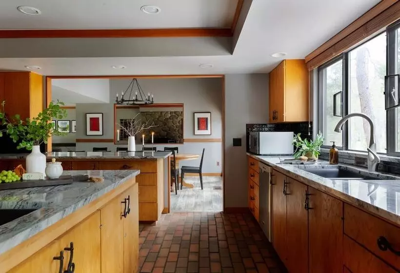 Skylight By Avantstay Elevated Mountain Home W/ Hot Tub, Billiards, Large Patio