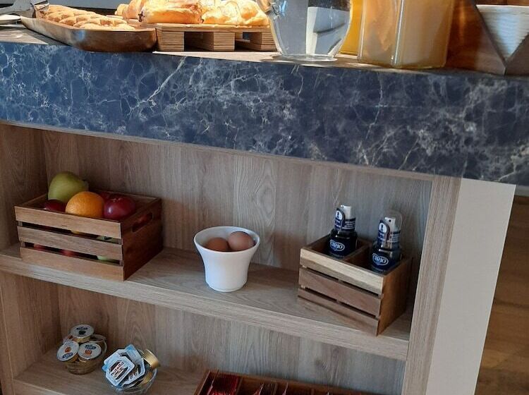 B&b Le Suites Di Costanza