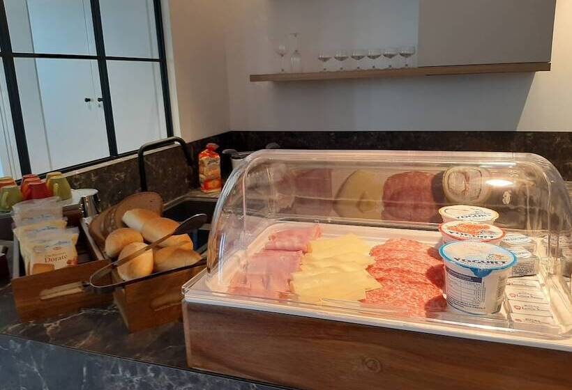 B&b Le Suites Di Costanza