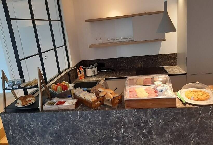 B&b Le Suites Di Costanza