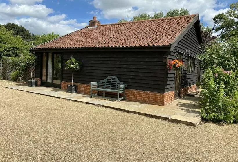 Brundish, Suffolk Barn, 2 Bed Idyllic 6 Acres