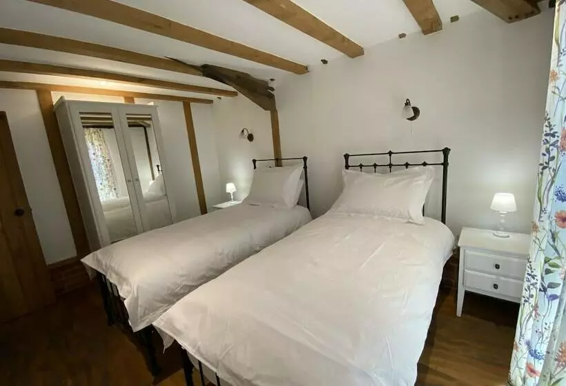 Brundish, Suffolk Barn, 2 Bed Idyllic 6 Acres