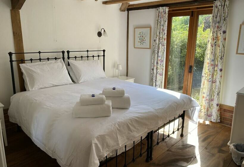 Brundish, Suffolk Barn, 2 Bed Idyllic 6 Acres