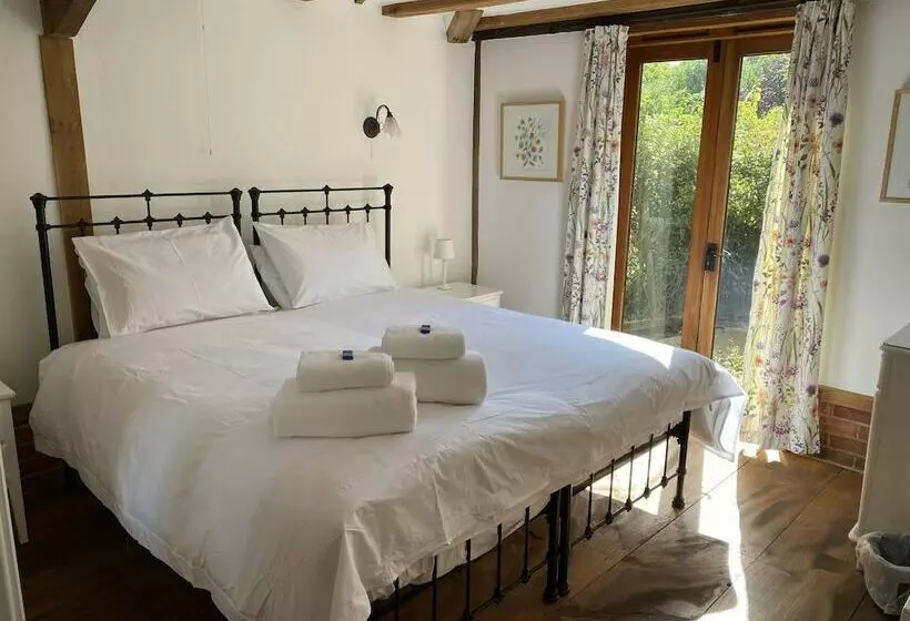 Brundish, Suffolk Barn, 2 Bed Idyllic 6 Acres