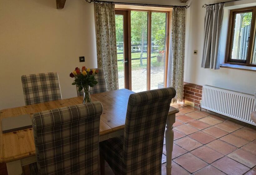 Brundish, Suffolk Barn, 2 Bed Idyllic 6 Acres