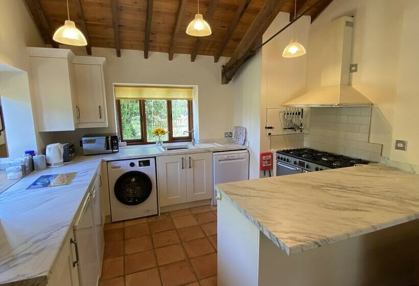 Brundish, Suffolk Barn, 2 Bed Idyllic 6 Acres