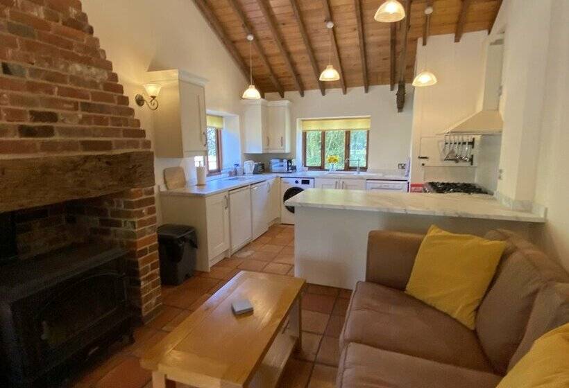 Brundish, Suffolk Barn, 2 Bed Idyllic 6 Acres