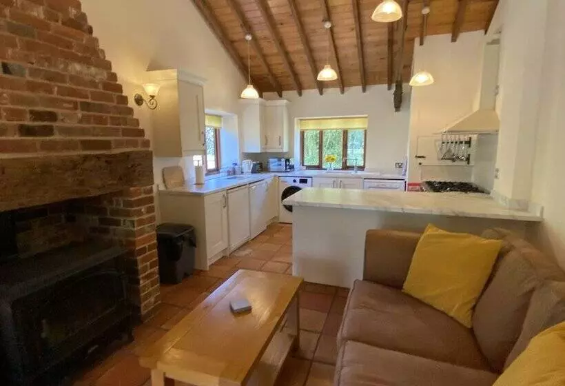 Brundish, Suffolk Barn, 2 Bed Idyllic 6 Acres