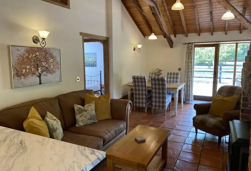 Brundish, Suffolk Barn, 2 Bed Idyllic 6 Acres