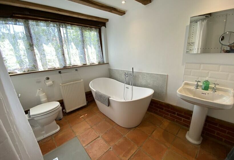 Brundish, Suffolk Barn, 2 Bed Idyllic 6 Acres
