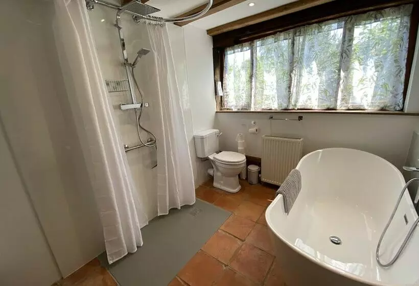 Brundish, Suffolk Barn, 2 Bed Idyllic 6 Acres