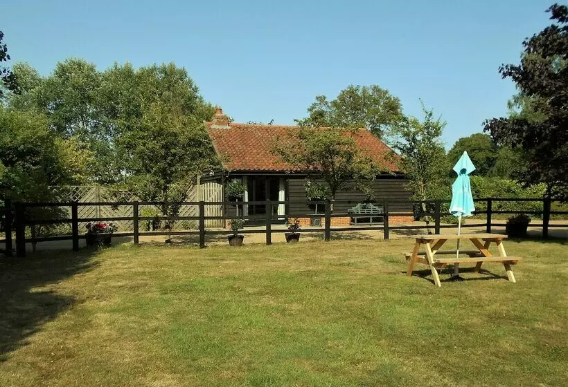 Brundish, Suffolk Barn, 2 Bed Idyllic 6 Acres
