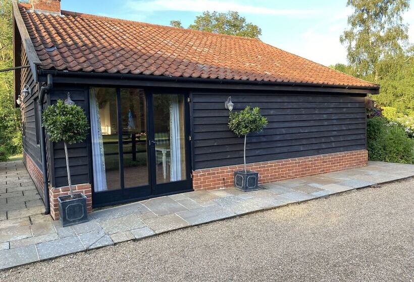 Brundish, Suffolk Barn, 2 Bed Idyllic 6 Acres