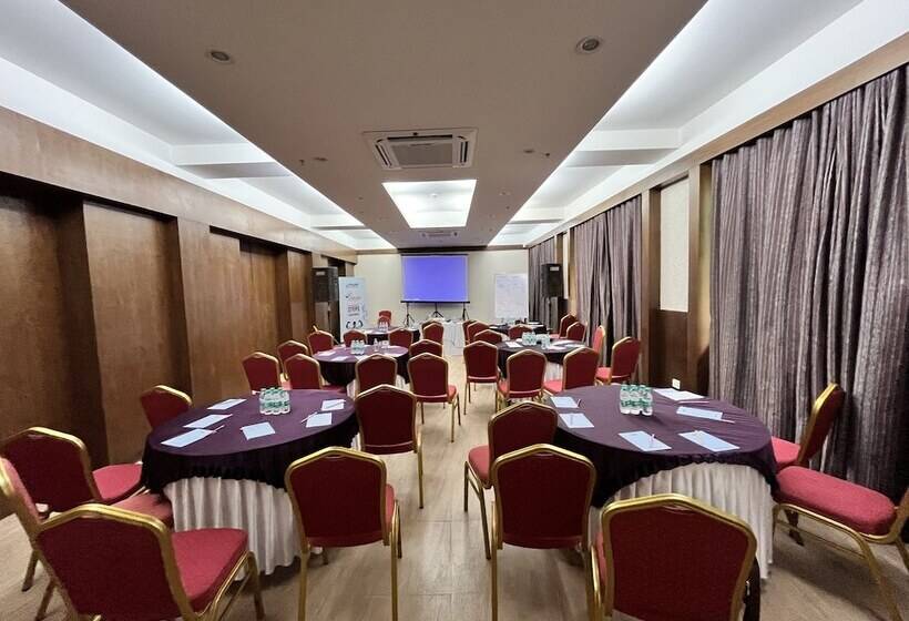 Greenleaf The Resort & Spa, Ganpatipule