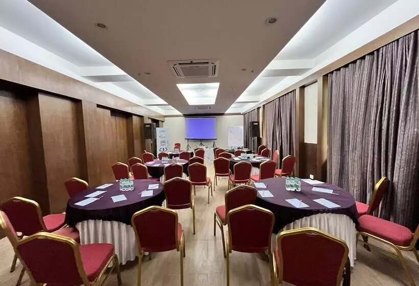 Greenleaf The Resort & Spa, Ganpatipule