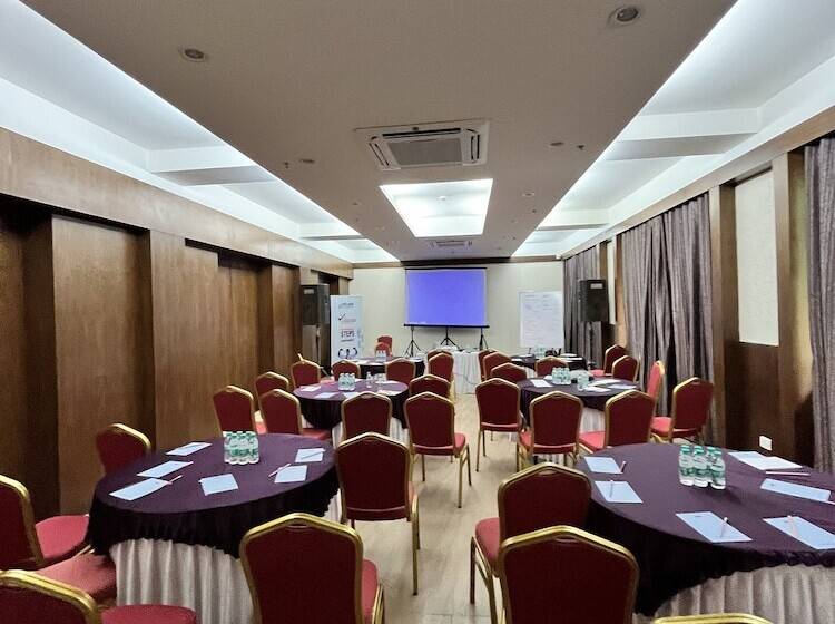 Greenleaf The Resort & Spa, Ganpatipule