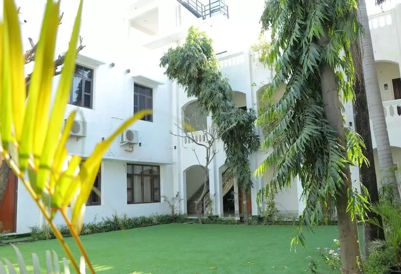 ホテル Clarks Inn Express Bharatpur