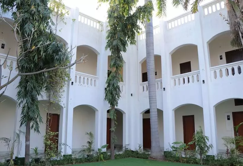 ホテル Clarks Inn Express Bharatpur