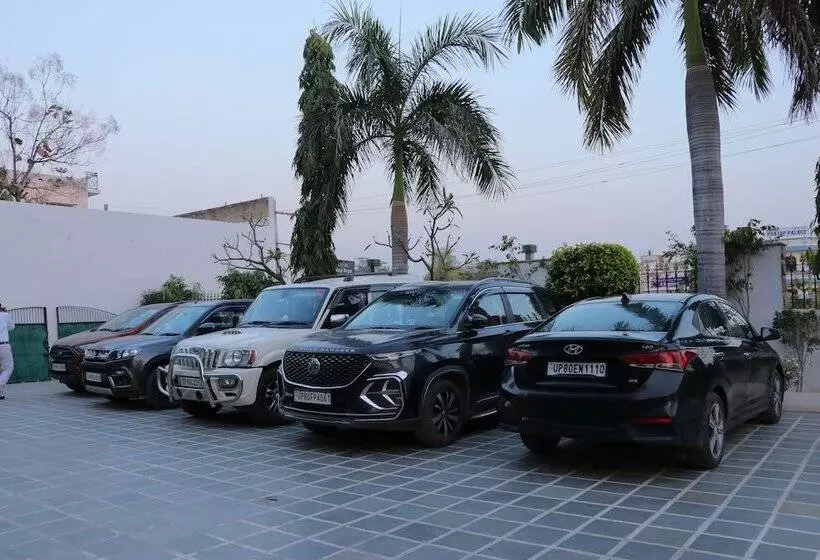 ホテル Clarks Inn Express Bharatpur