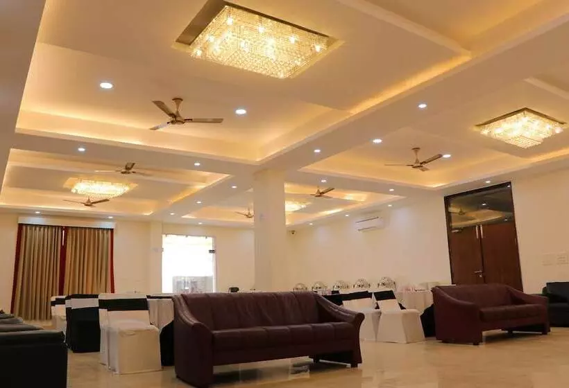 ホテル Clarks Inn Express Bharatpur