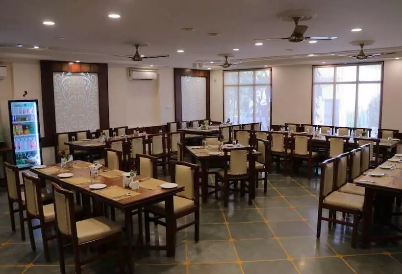ホテル Clarks Inn Express Bharatpur