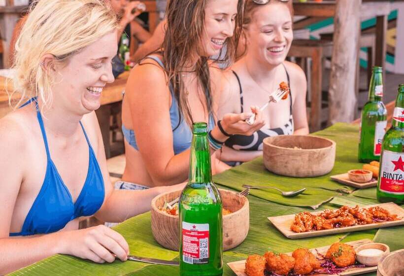 فندق Mad Monkey Nusa Lembongan