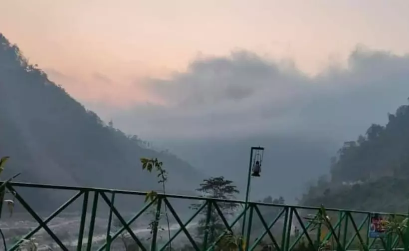 Hotelli Kanatal S Valley View Inn