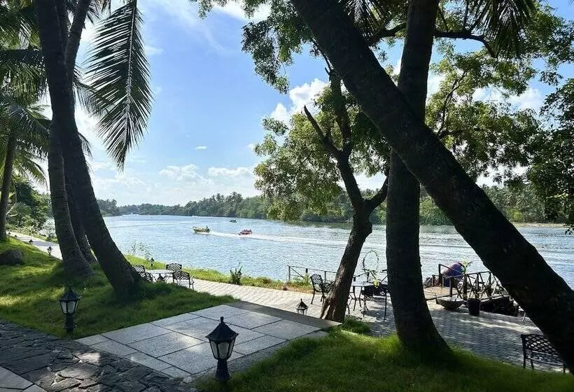 هتل Lagoon Sarovar Premiere Resort, Pondicherry