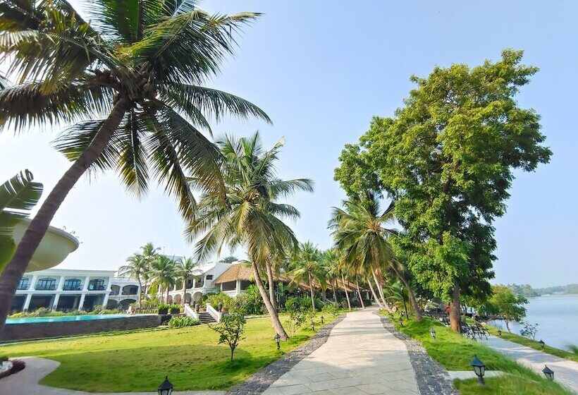 هتل Lagoon Sarovar Premiere Resort, Pondicherry
