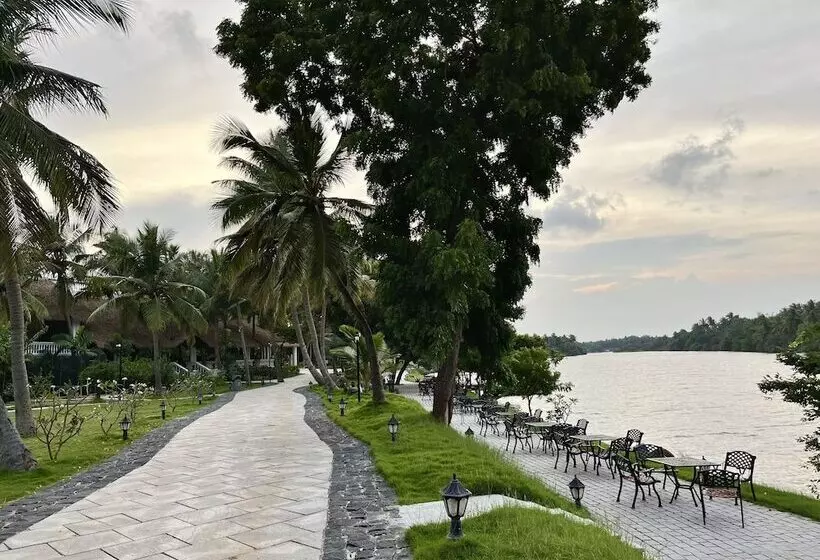 هتل Lagoon Sarovar Premiere Resort, Pondicherry