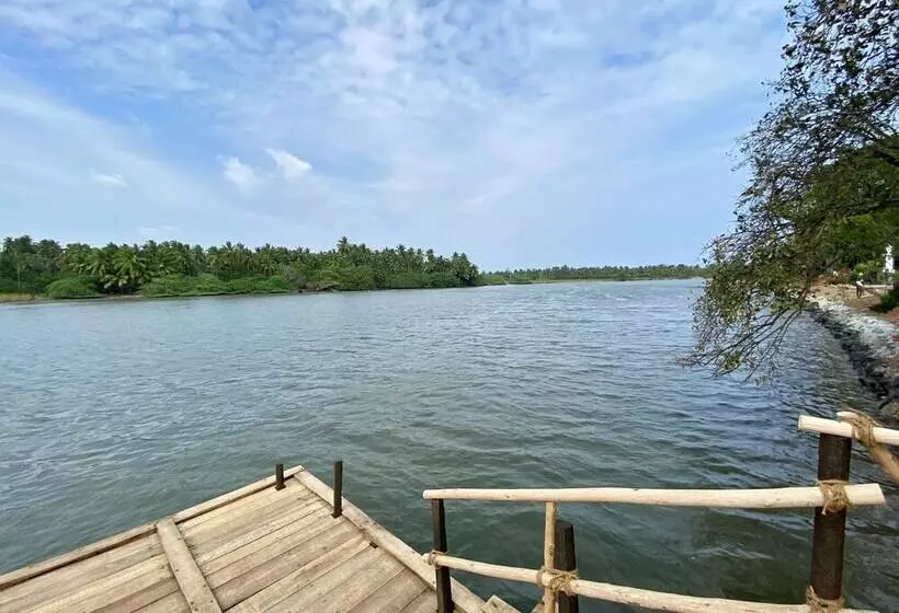هتل Lagoon Sarovar Premiere Resort, Pondicherry
