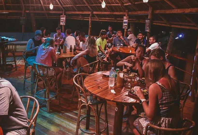 فندق Mad Monkey Nusa Lembongan