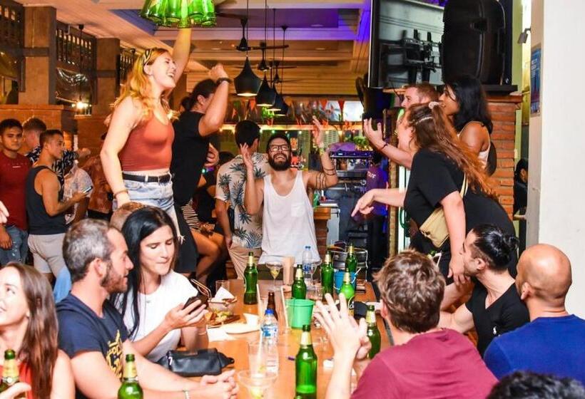 فندق Mad Monkey Nusa Lembongan