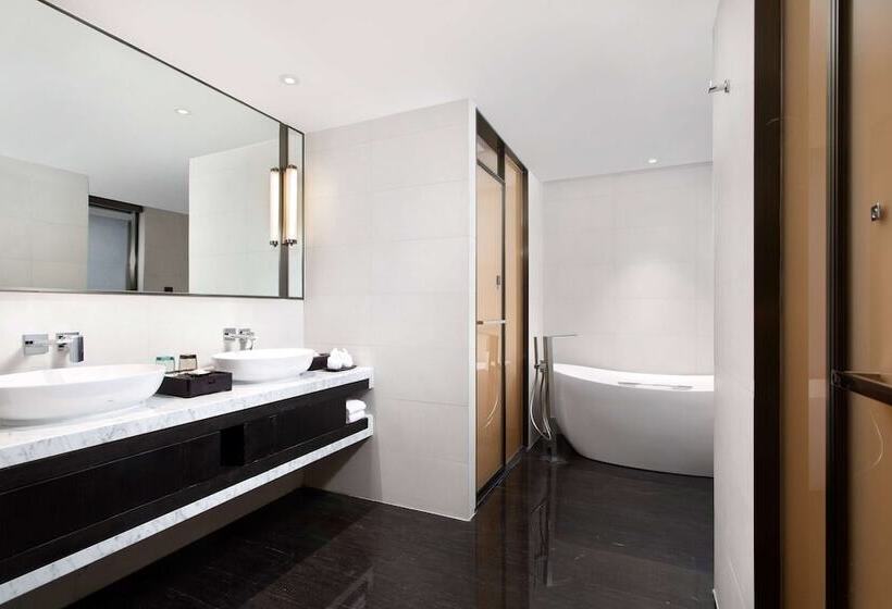 Hotel Ramada Plaza By Wyndham Poyang