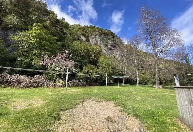 Motuoapa Bay Chalets