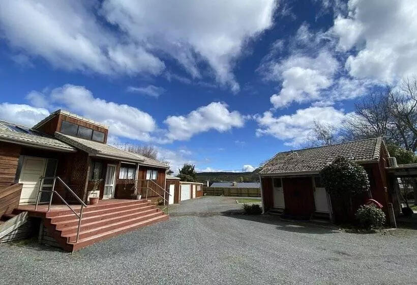 Motuoapa Bay Chalets