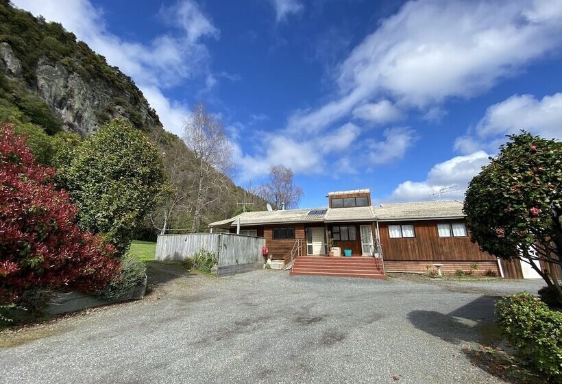 Motuoapa Bay Chalets