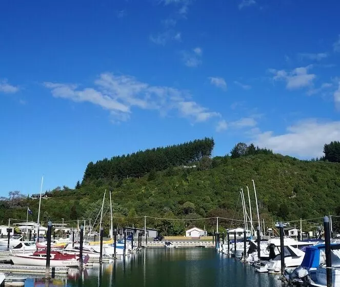 Motuoapa Bay Chalets