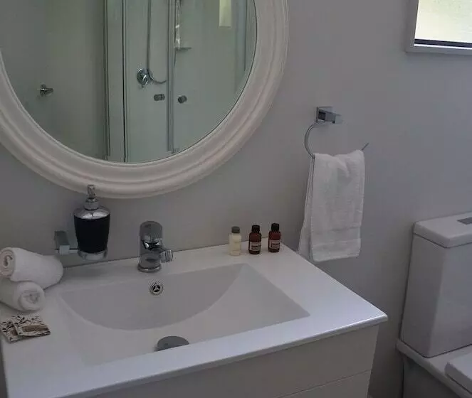 Motuoapa Bay Chalets