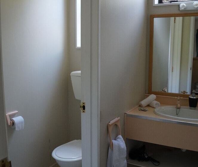 Motuoapa Bay Chalets