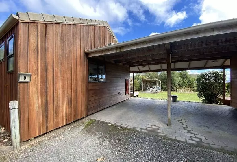 Motuoapa Bay Chalets